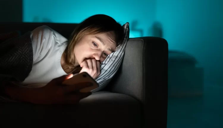 Quando ler antes de dormir faz mal? Confira as situações!