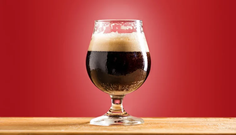 Benefícios da cerveja preta Stout.